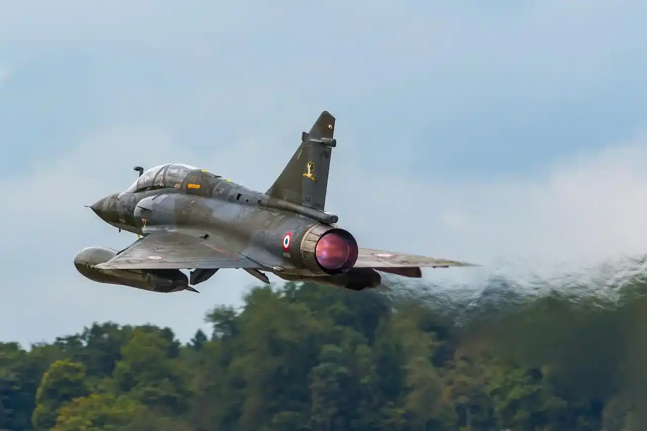 Rafale Marine sur le pont du porte-avions Charles de Gaulle
