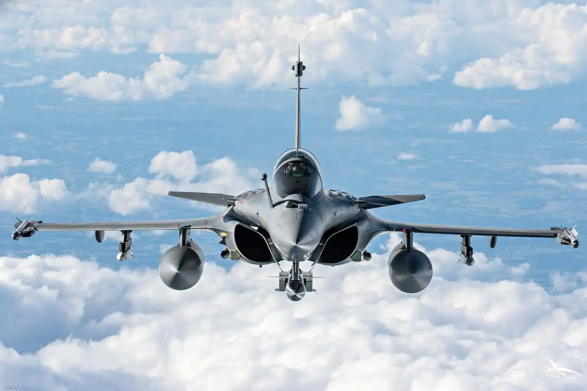 Avion de chasse en vol